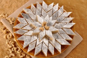 Kaju Katli ( dessert indien )